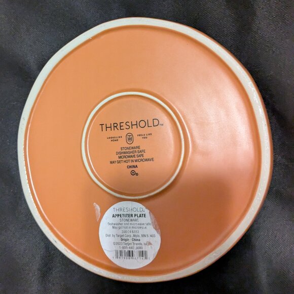 Two 6" Threshold Halloween appetizer plates... stoneware - Picture 3 of 4
